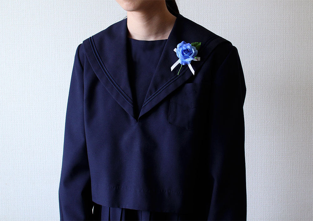 HA-16 ハニーローズブルーコサージュ装着例