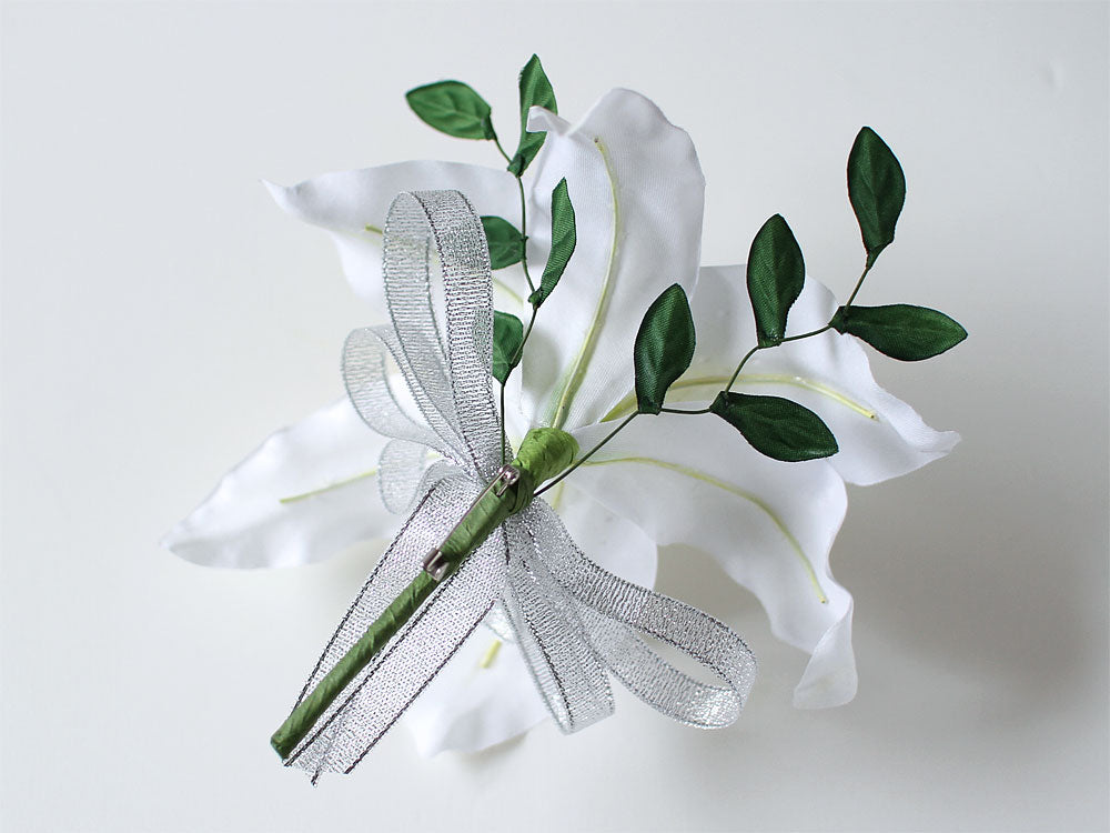 カサブランカホワイトコサージュ